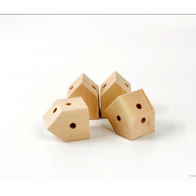 Cubos de madera para los juegos de construcción Trigonos