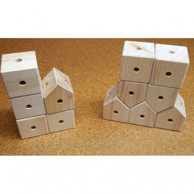 Cubos de madera para los juegos de construcción Trigonos